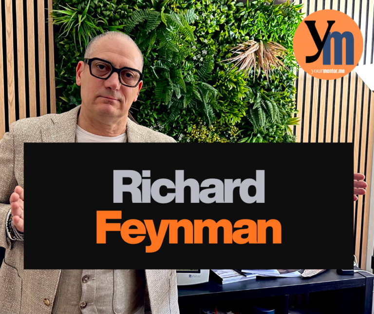 Antonio Finocchi che tiene in mano un cartella con la scritta Richard Feynman
